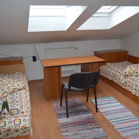 Kollege Hostel 克卢日-纳波卡 外观 照片