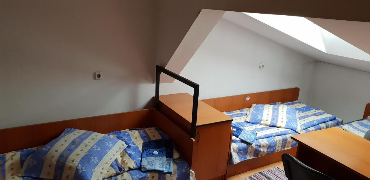 Kollege Hostel 克卢日-纳波卡 外观 照片