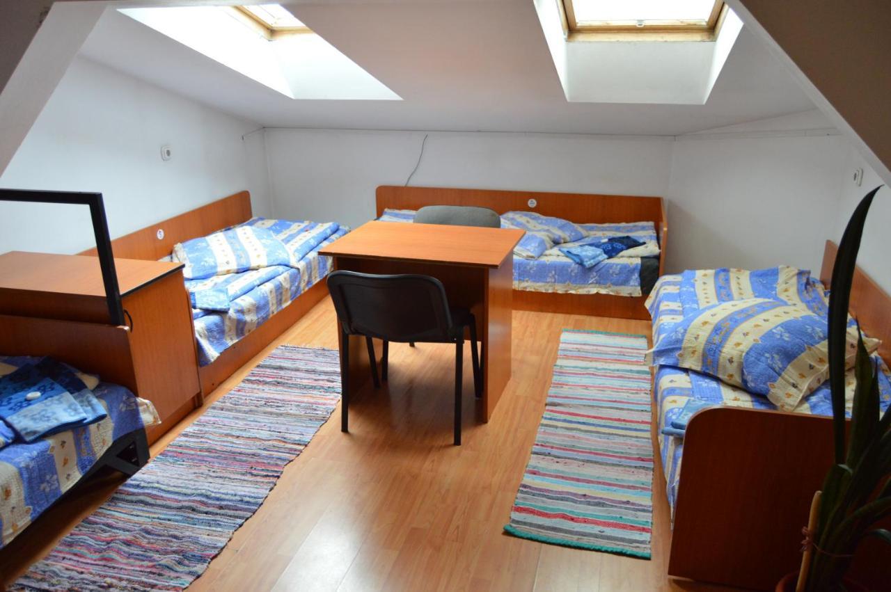 Kollege Hostel 克卢日-纳波卡 外观 照片